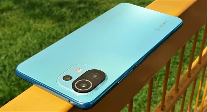 Kekurangan dan Kelebihan Xiaomi Mi 11 Lite Terbaru